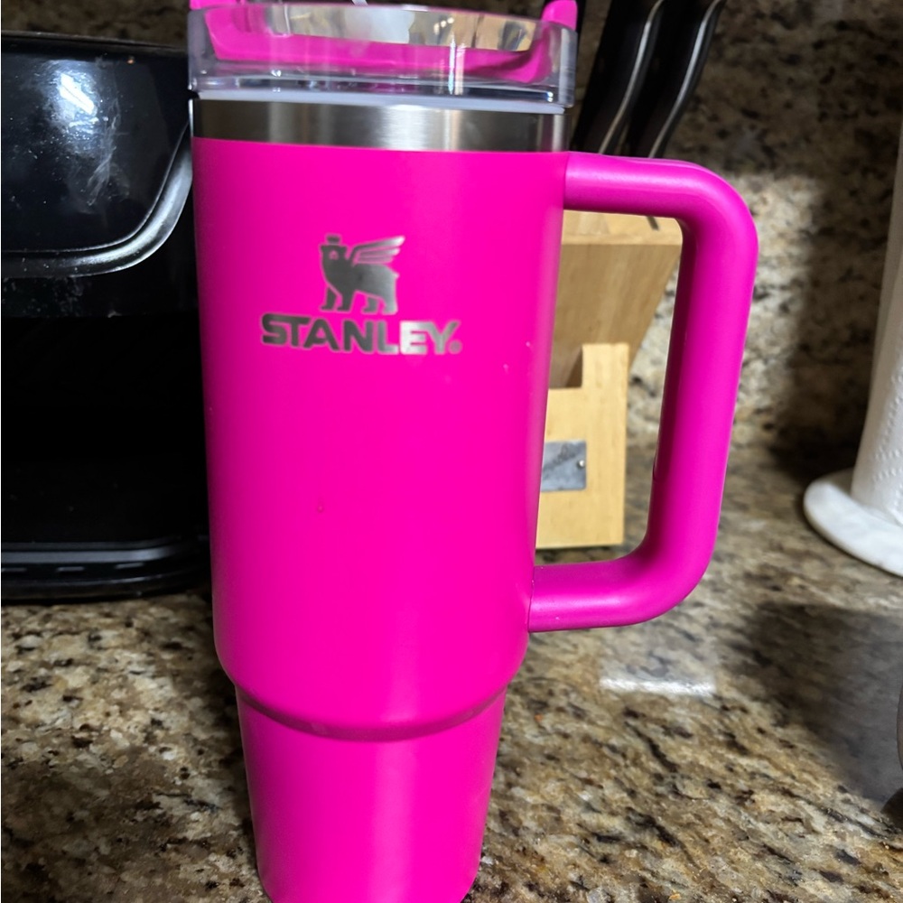 Stanley Fuchsia Travel Mug with Handle